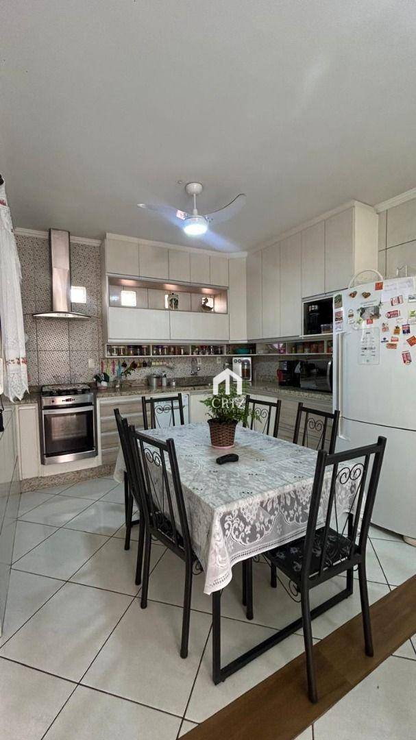 Casa, 3 quartos, 179 m² - Foto 4