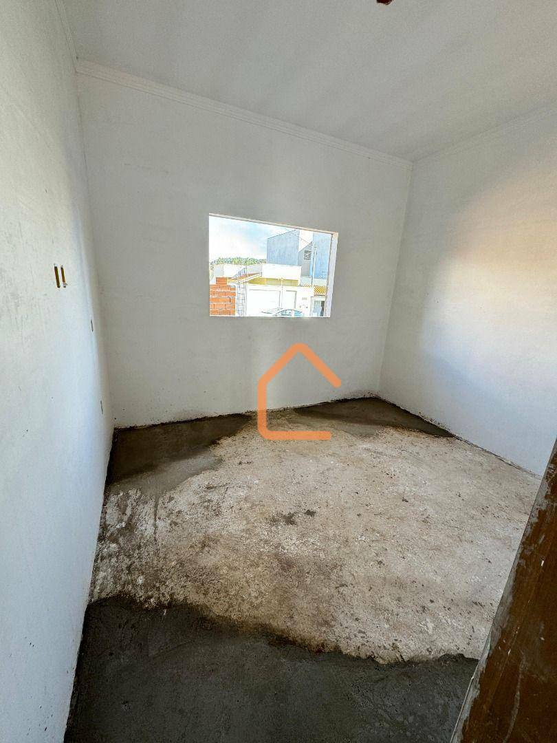 Casa à venda com 3 quartos, 100m² - Foto 4