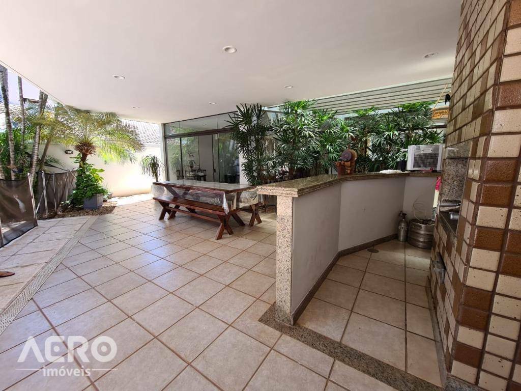 Casa de Condomínio à venda com 3 quartos, 320m² - Foto 57