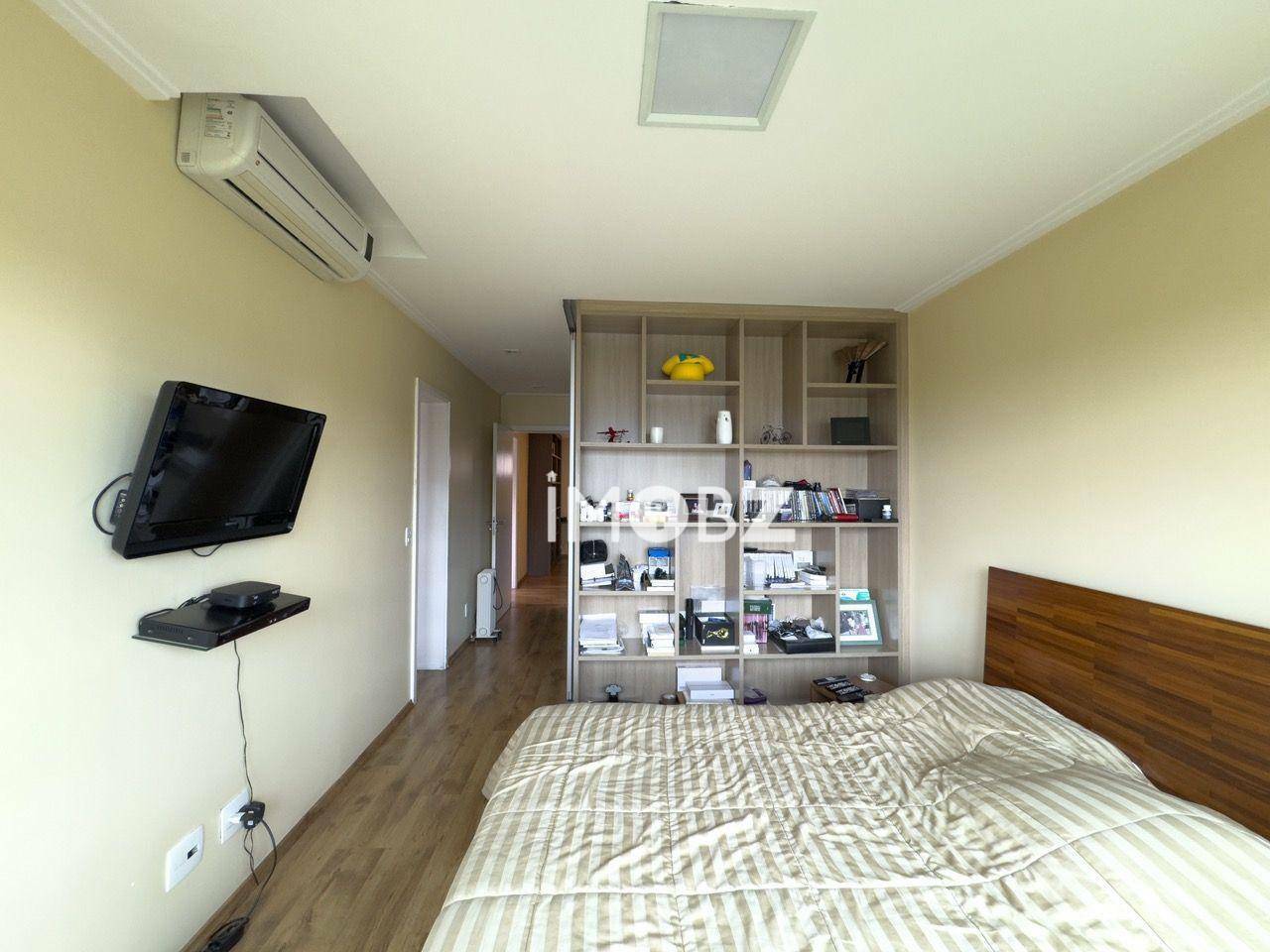 Apartamento à venda com 3 quartos, 226m² - Foto 9