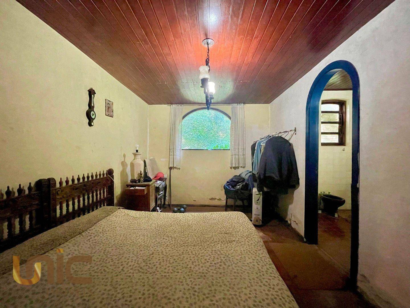 Casa à venda com 6 quartos, 380m² - Foto 11