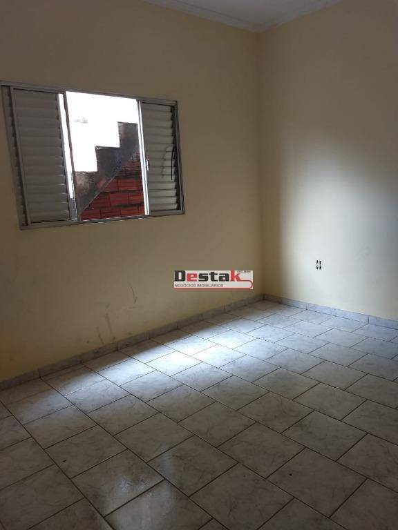 Casa à venda com 2 quartos, 180m² - Foto 2