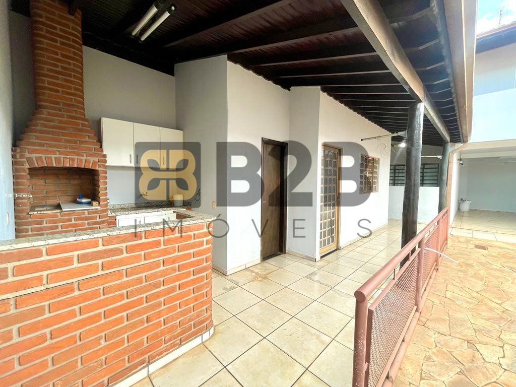 Casa à venda com 4 quartos, 270m² - Foto 3