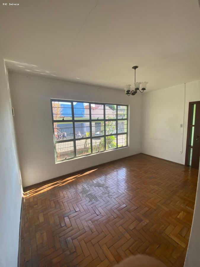 Casa à venda com 2 quartos, 101m² - Foto 1