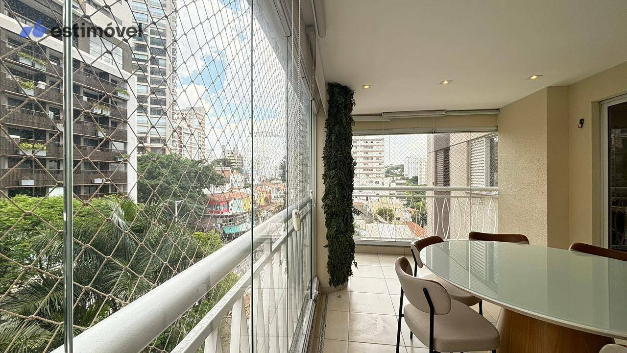 Apartamento para alugar com 3 quartos, 135m² - Foto 12