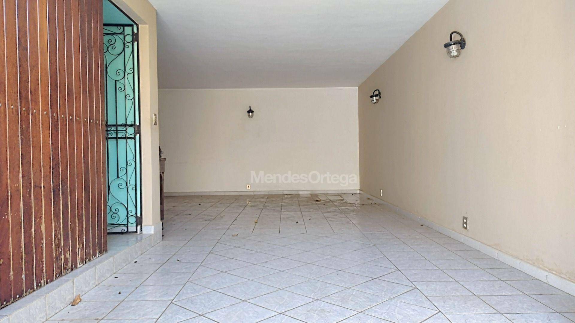 Casa à venda com 3 quartos, 242m² - Foto 5