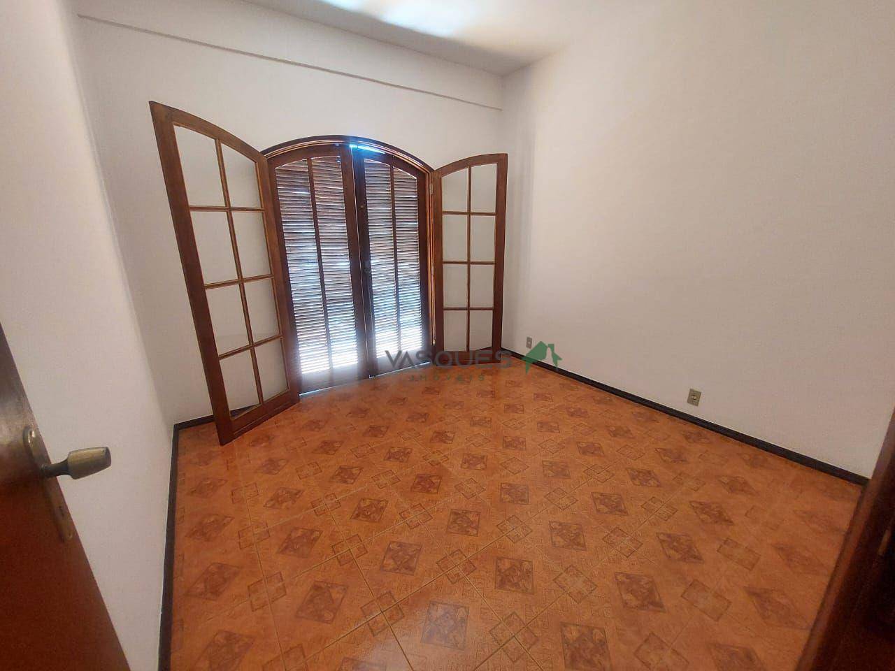 Casa para alugar com 4 quartos, 110m² - Foto 7