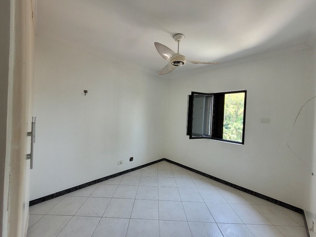 Apartamento à venda com 4 quartos, 140m² - Foto 18