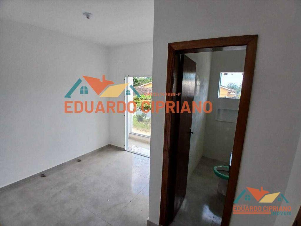 Casa à venda com 2 quartos, 74m² - Foto 2