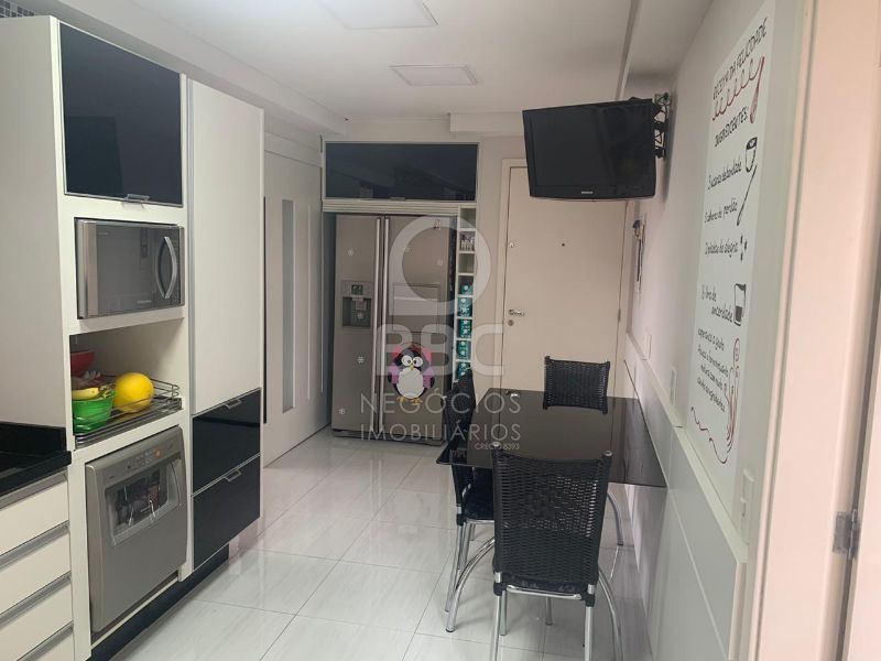 Apartamento à venda com 3 quartos, 180m² - Foto 17