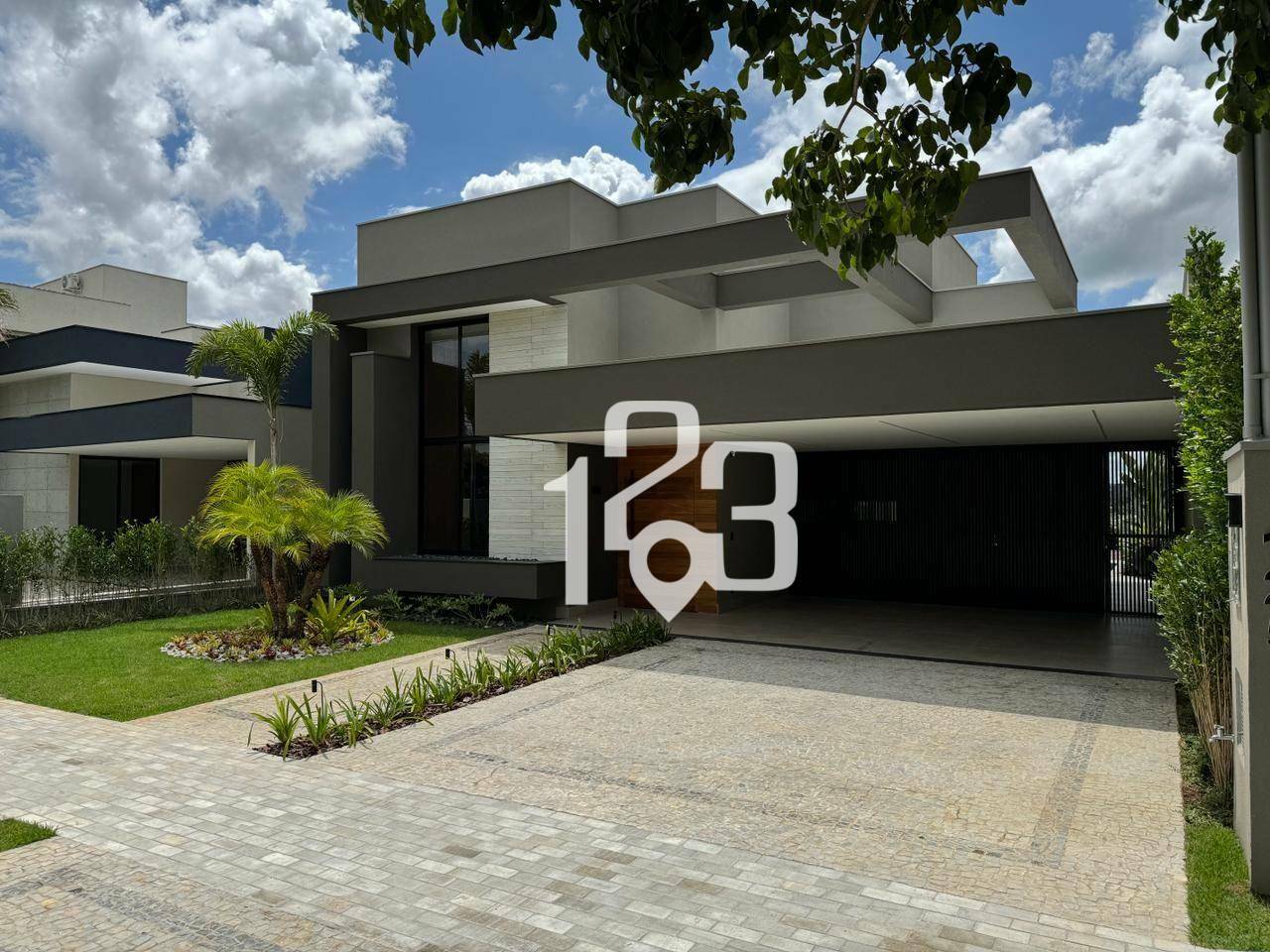 Casa de Condomínio à venda com 3 quartos, 242m² - Foto 2