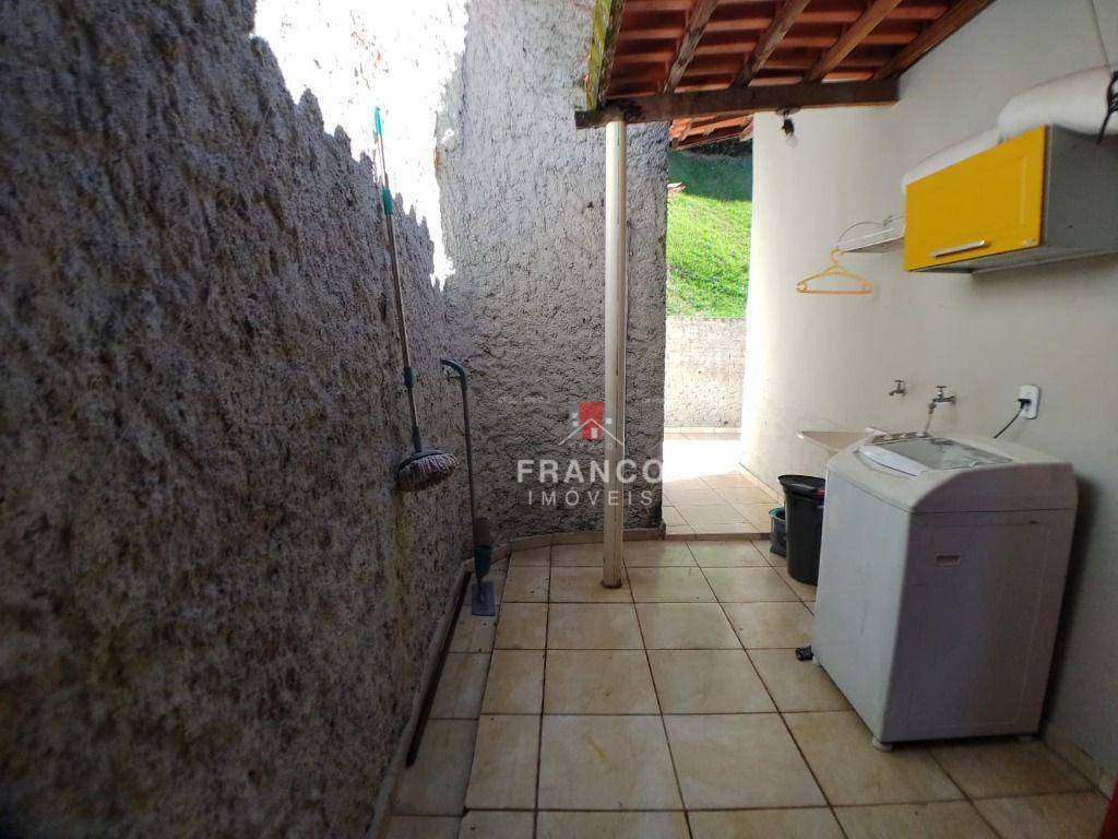 Casa à venda com 3 quartos, 180m² - Foto 11