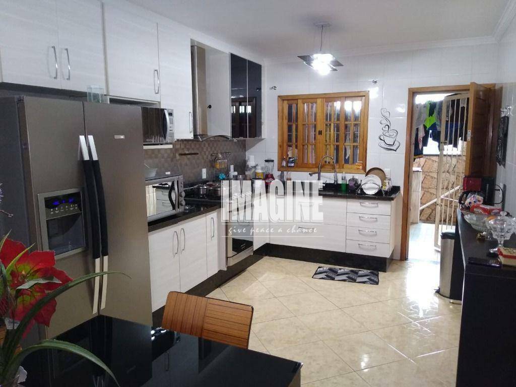 Sobrado à venda com 3 quartos, 180m² - Foto 3