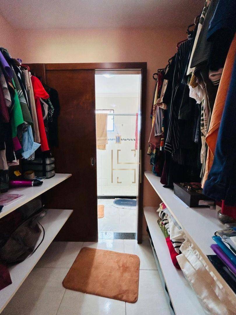 Casa à venda com 4 quartos, 300m² - Foto 17