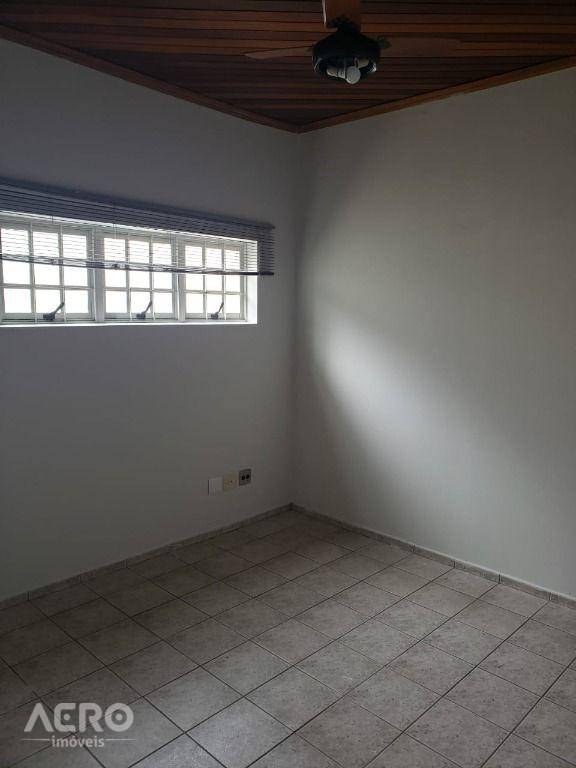 Casa para alugar com 3 quartos, 173m² - Foto 4