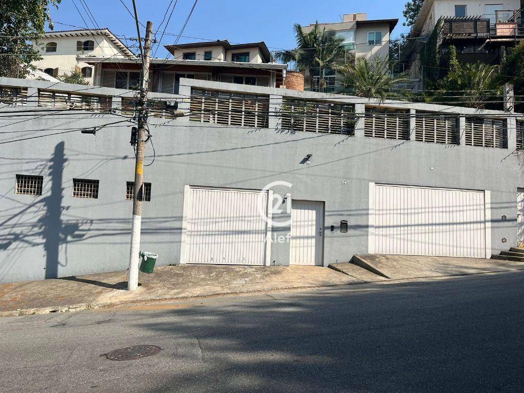 Casa à venda e aluguel com 3 quartos, 359m² - Foto 3