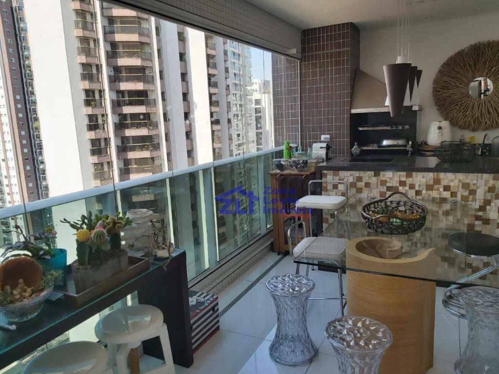 Apartamento à venda com 3 quartos, 184m² - Foto 2