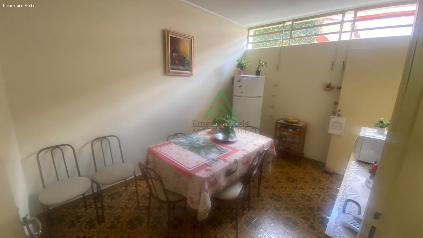 Casa à venda com 4 quartos, 280m² - Foto 4