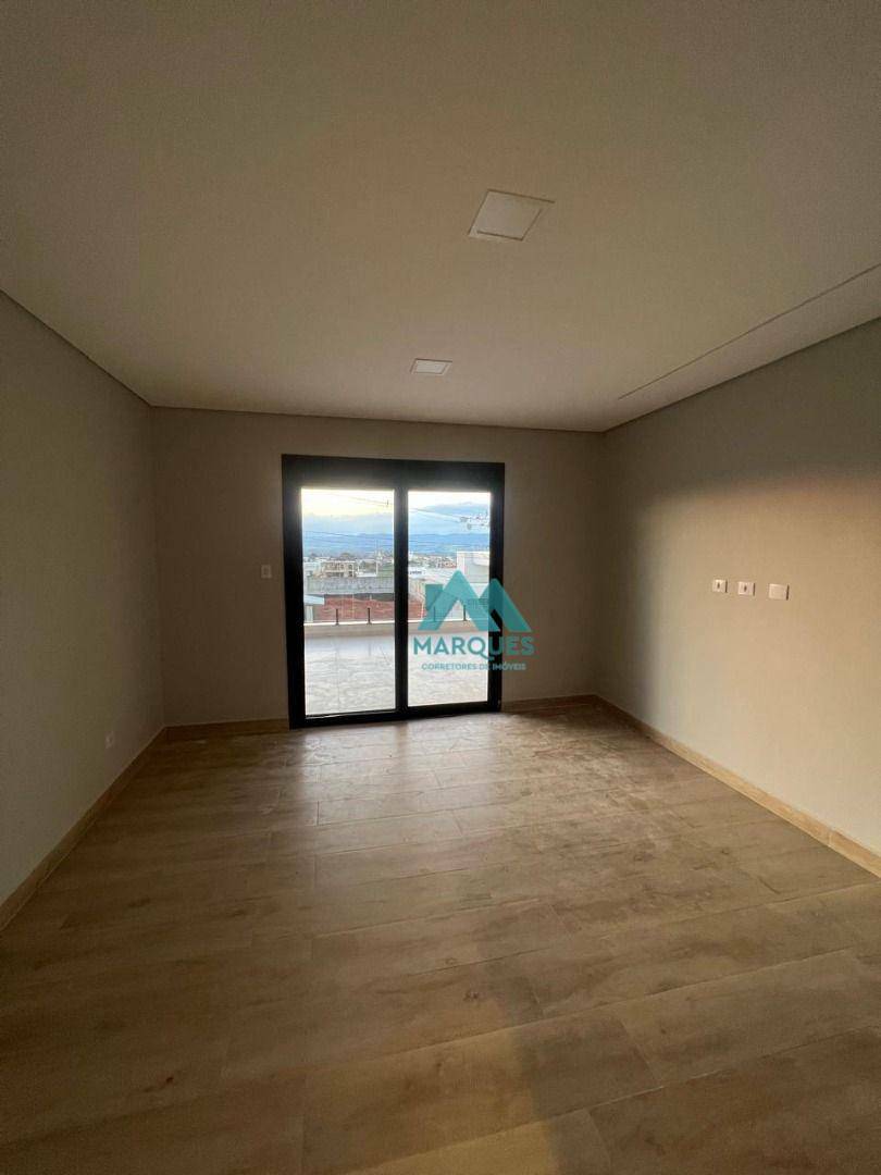 Casa à venda com 3 quartos, 239m² - Foto 4