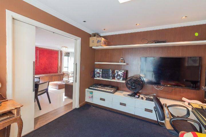 Apartamento à venda com 3 quartos, 228m² - Foto 13