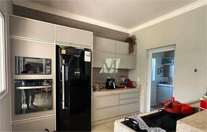 Casa de Condomínio à venda com 3 quartos, 210m² - Foto 3