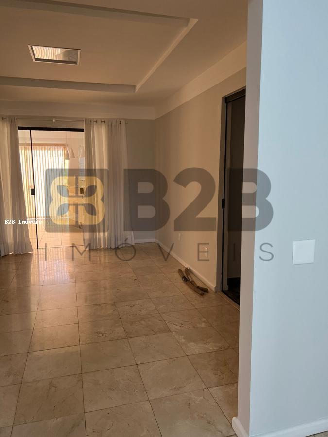 Casa de Condomínio à venda com 4 quartos, 440m² - Foto 3