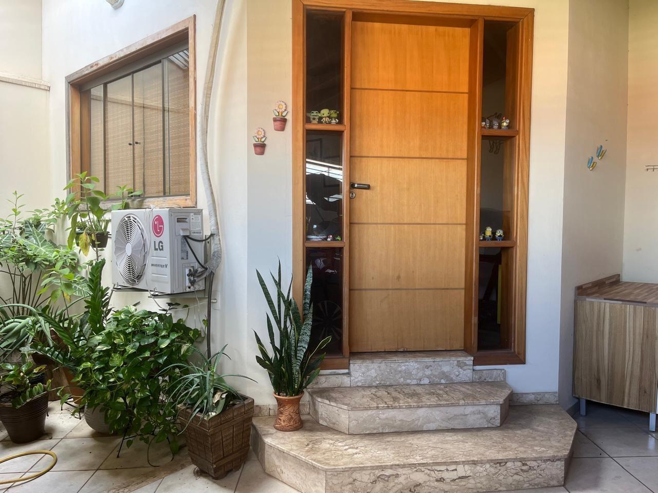 Casa à venda com 3 quartos, 143m² - Foto 1