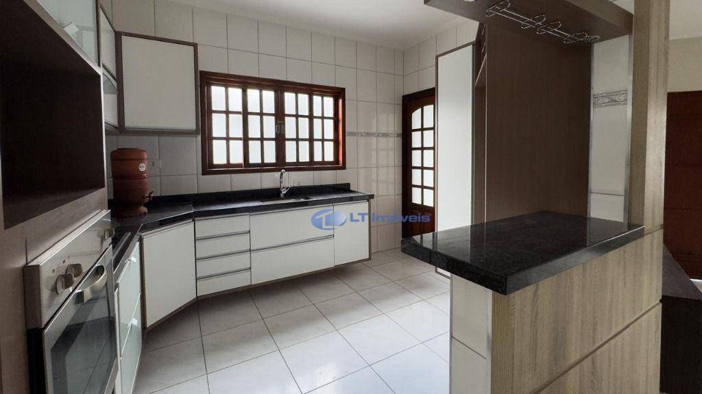 Casa para alugar com 3 quartos, 121m² - Foto 11