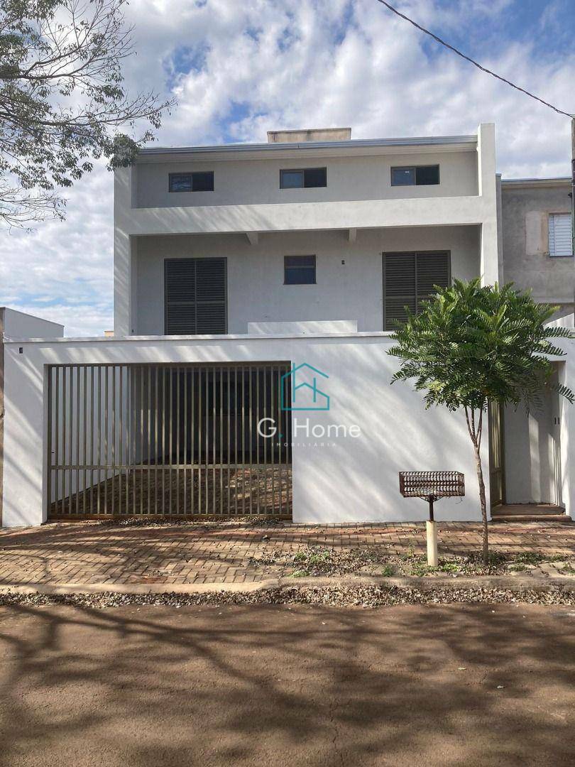 Sobrado à venda com 4 quartos, 204m² - Foto 1