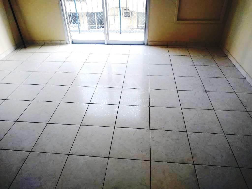 Apartamento à venda com 2 quartos, 75m² - Foto 2