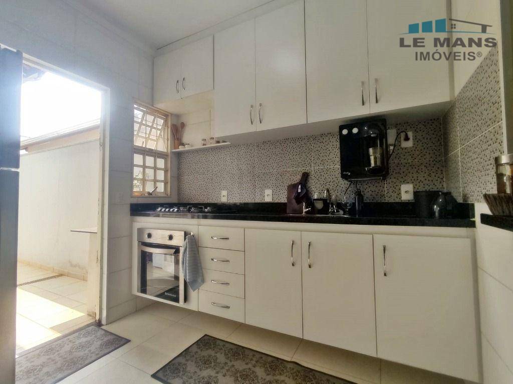 Casa à venda com 2 quartos, 91m² - Foto 4