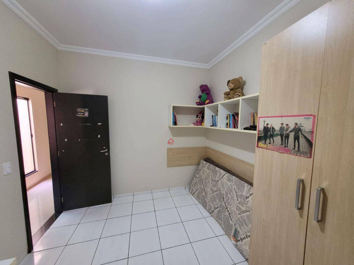 Casa à venda com 3 quartos, 205m² - Foto 4