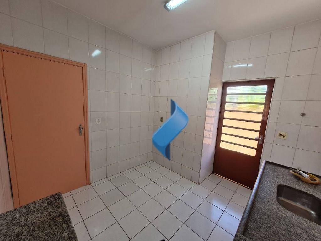 Casa para alugar com 3 quartos, 107m² - Foto 10