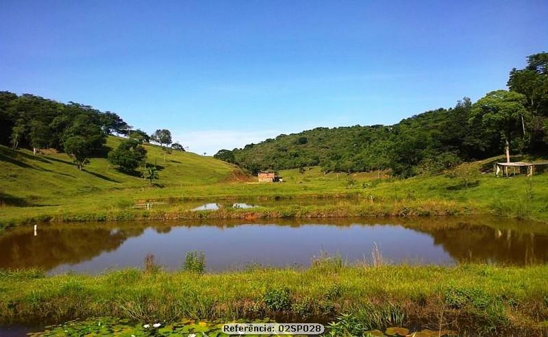 Fazenda à venda com 2 quartos, 240000m² - Foto 1