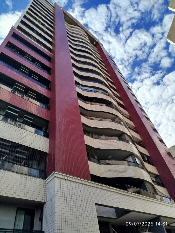 Apartamento para alugar com 3 quartos, 131m² - Foto 1