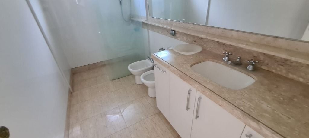 Casa para alugar com 3 quartos, 240m² - Foto 12