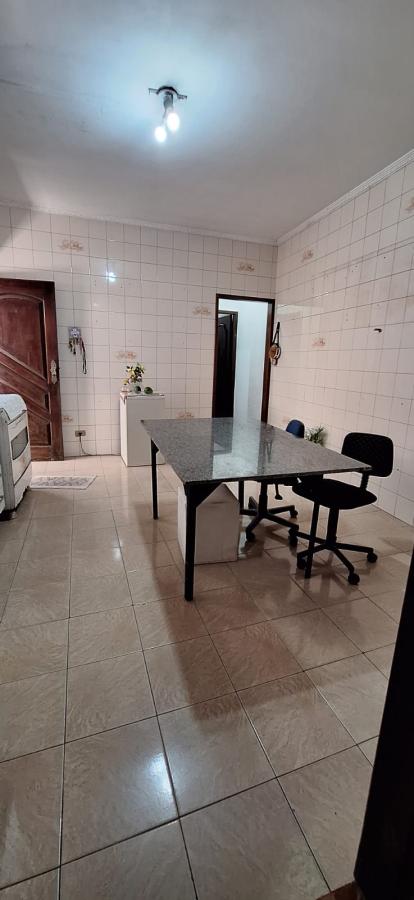 Sobrado à venda com 3 quartos, 200m² - Foto 2