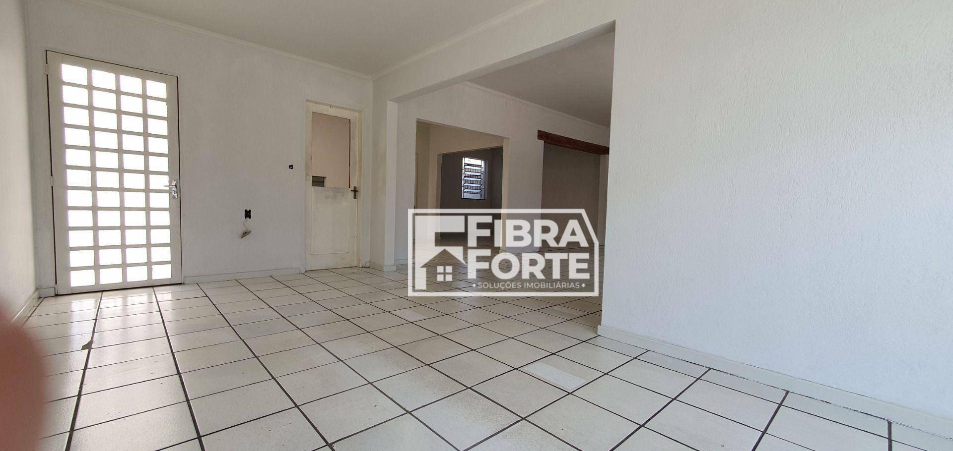 Casa à venda com 5 quartos, 224m² - Foto 4