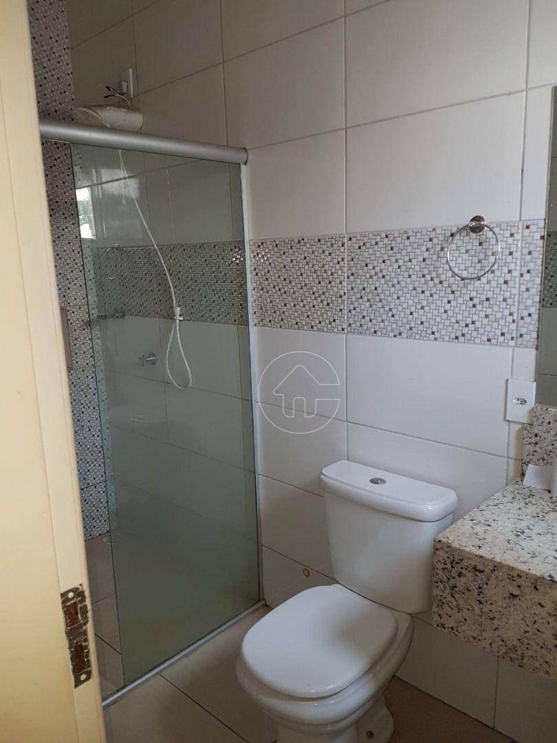 Casa à venda e aluguel com 3 quartos, 200m² - Foto 2