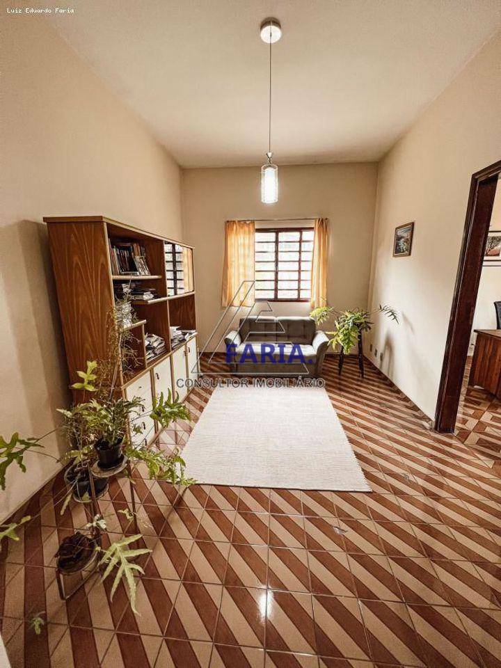 Casa à venda com 4 quartos, 230m² - Foto 3