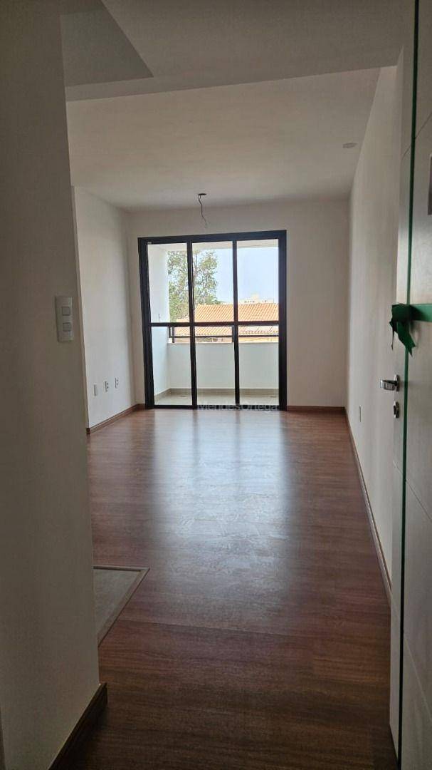 Apartamento à venda com 2 quartos, 67m² - Foto 3