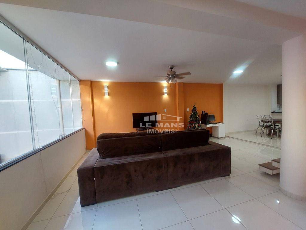 Casa à venda com 5 quartos, 240m² - Foto 4