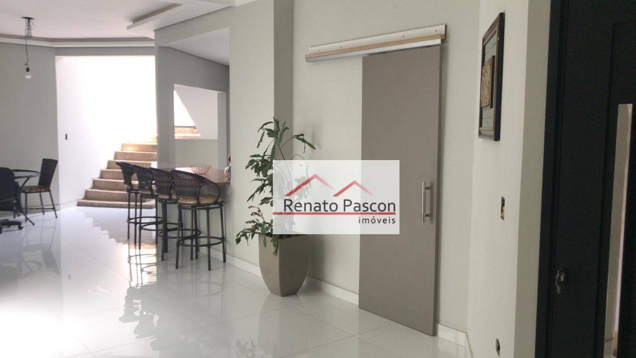 Casa à venda com 3 quartos, 350m² - Foto 1