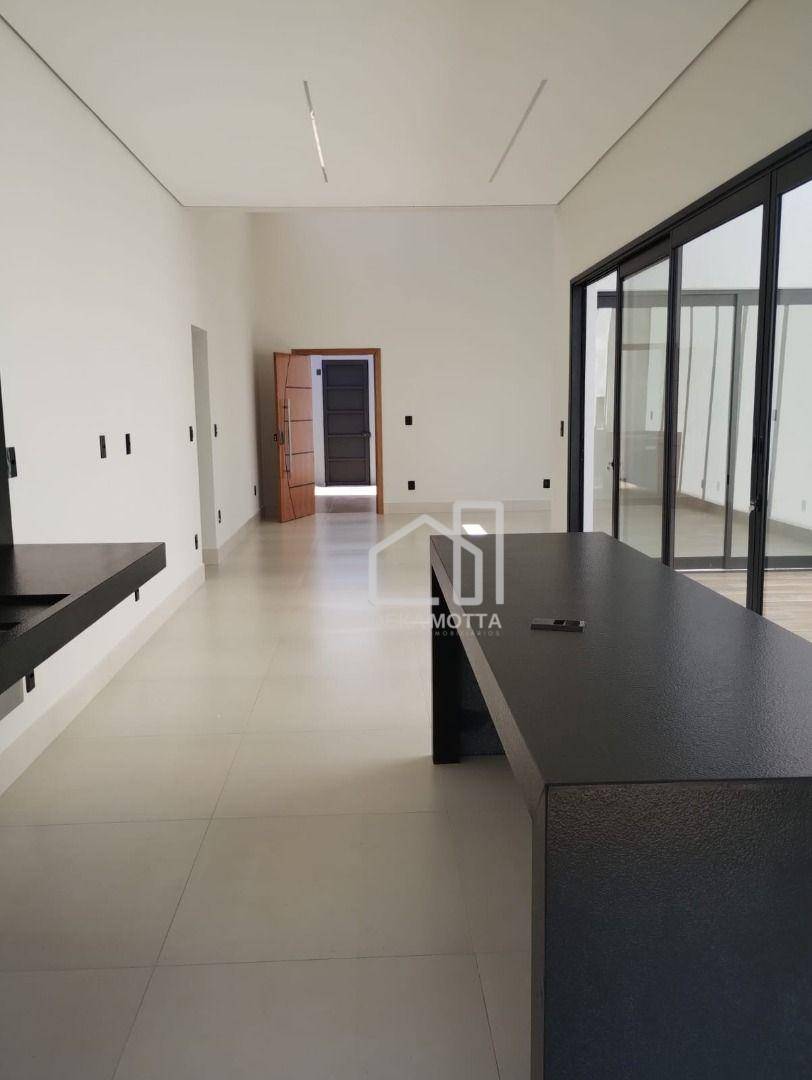 Casa à venda com 3 quartos, 170m² - Foto 3