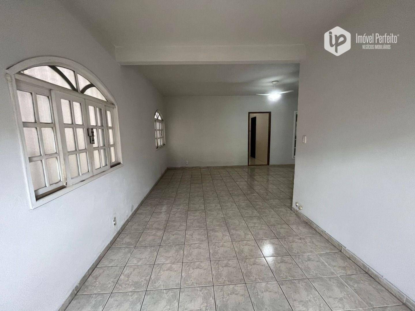 Casa para alugar com 3 quartos, 100m² - Foto 2