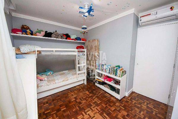 Apartamento à venda com 3 quartos, 133m² - Foto 4