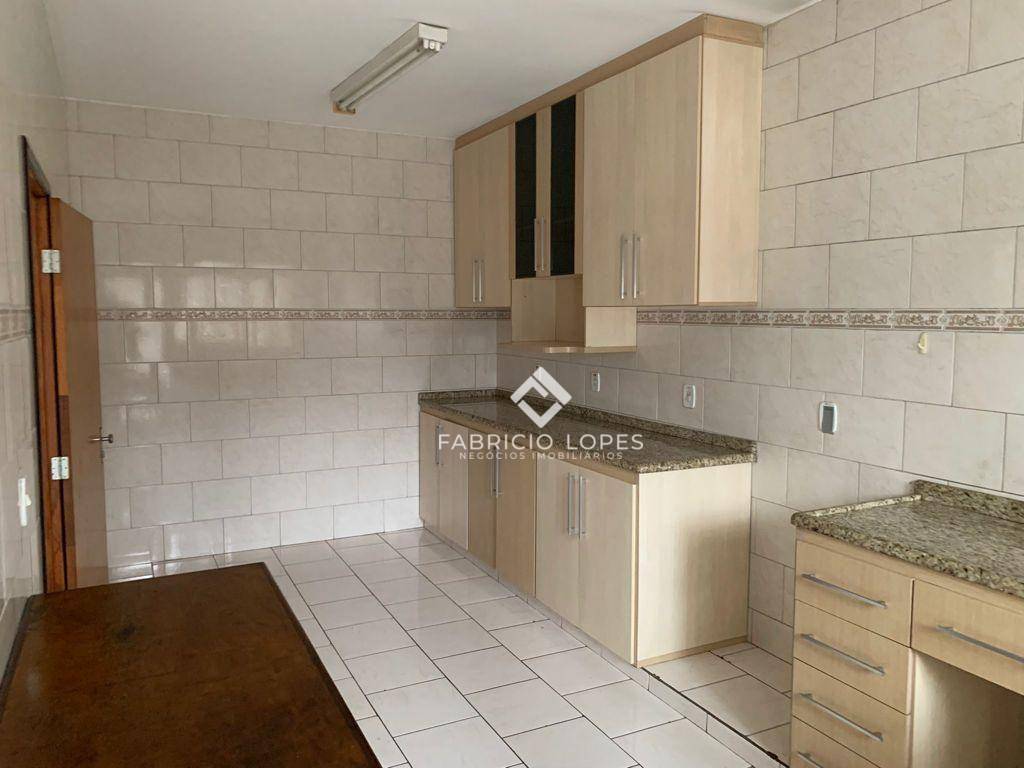 Casa para alugar com 3 quartos, 168m² - Foto 10