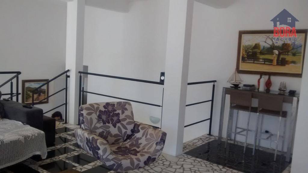 Casa à venda com 3 quartos, 250m² - Foto 14