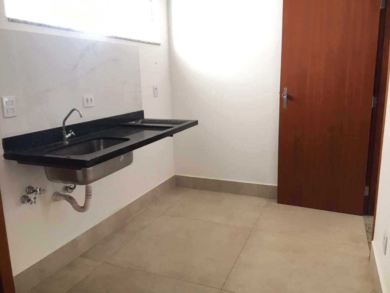 Casa para alugar com 4 quartos, 280m² - Foto 5