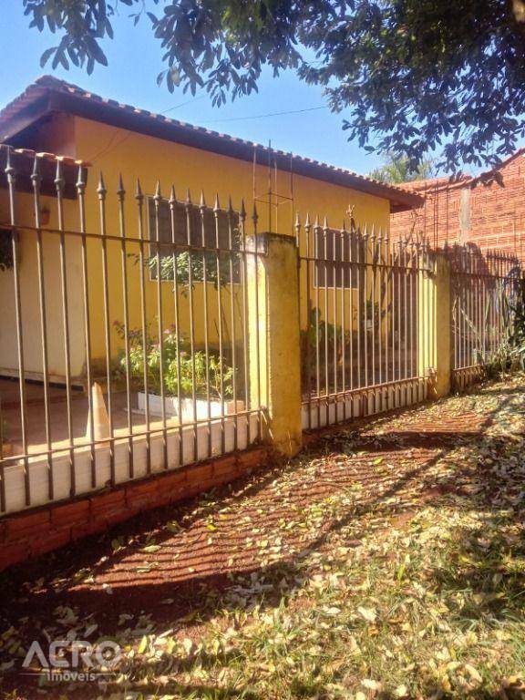 Casa à venda com 2 quartos, 70m² - Foto 2